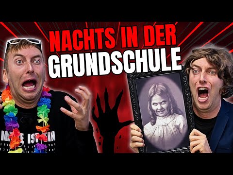 Sandra schleicht sich in der Halloween Nacht in die Grundschule????????