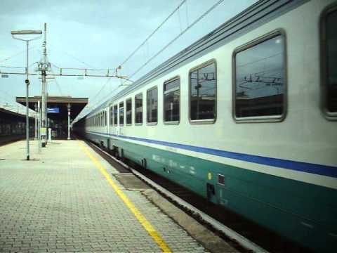 Intercity 586 Roma Termini-Milano Centrale in arrivo a Prato Centrale trainato da una E444R