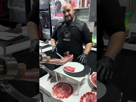 Entrevista  al  alumno Bernardo Acoran venir de Santa Cruz de Tenerife , durante su formación. 