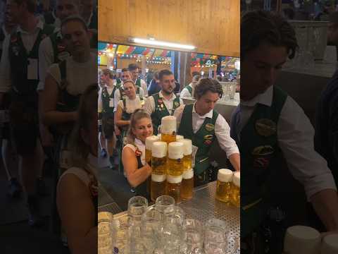 Diese Oktoberfest-Kellnerin ist stark