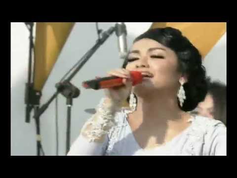 Julia Perez - Aku Rapopo Versi Sunda / MNCTV Festival Bandung (29/9)