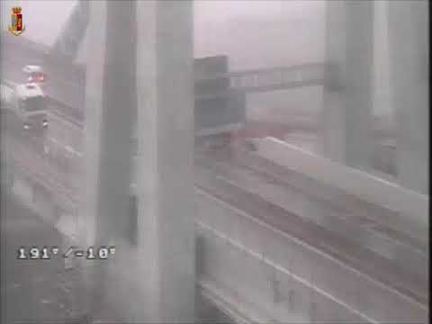 Il momento del crollo del ponte Morandi. Un altro video