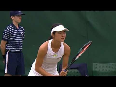 16-year-old Japanese tennis star Sarah Saito defeats Mia Slama in Wimbledon Juniors!
