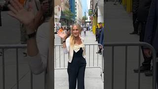 Download lagu Sarah Jessica Parker wears a bow tie accented jumper in NYC! #sarahjessicaparker #sjp #trending mp3