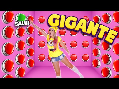 24 HORAS EN UNA CAJA GIGANTE CON 100 BOTONES MISTERIOSOS !! 😱 | Katie Angel