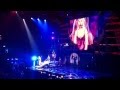 → 31.10.2011 | Pour son dernier concert avec Britney Spears, Joe a eû droit à... un lap dance sur la scène du Wembley Arena à Londres :. 