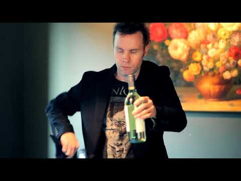 David Penn's Wine Bottle Production (Gimmicks and Online Instructions)