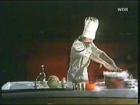 Otto Waalkes im Sado-Kochstudio_1978