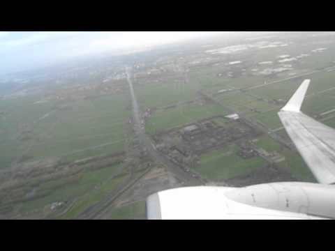 Transavia Boeing stijgt op Zestienhoven Rotterdam