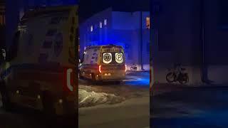 Pożar w bloku socjalnym w Ostrołęce. W mieszkaniu strażacy znaleźli poparzoną, nieprzytomną kobietę (zdjęcia, wideo)
