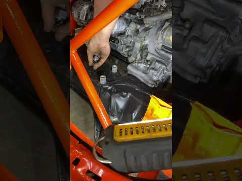 B18b1 reinstalled in the back of the 95 Honda civic. Fresh paint, clean engine. #midengine #cleancar