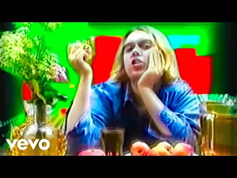 Oscar Lang - Apple Juice (Official Video)