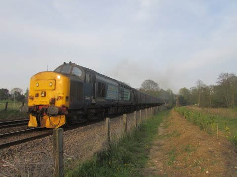 37425 'Concrete Bob' HORNS AND THRASHES out of Brundall Gardens
