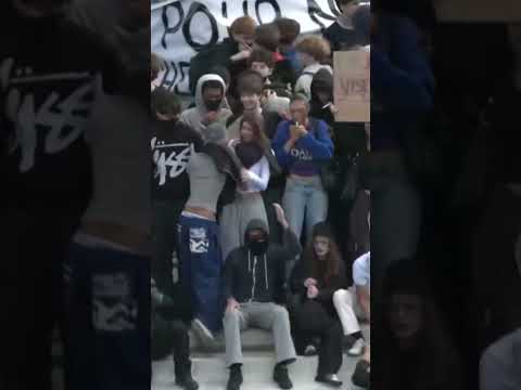 Los estudiantes toman la Bastilla mientras sus protestas se mantienen en toda Francia