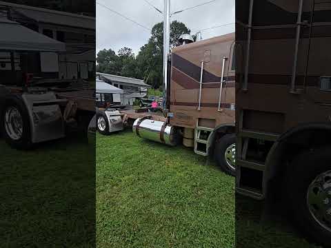 Beautiful Cabover Freightliner at The Buck!!!