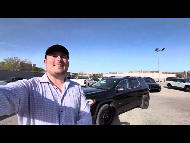 2020 GMC Acadia SLT THREE ROWS | HEATED SEATS | APPLE CARPLAY... in Cars & Trucks in London