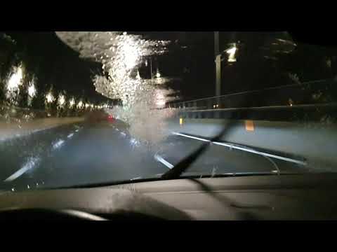 Attivazione tergitura lacrima sul parabrezza su VW Tiguan, Golf, T-Roc, Passat e altre