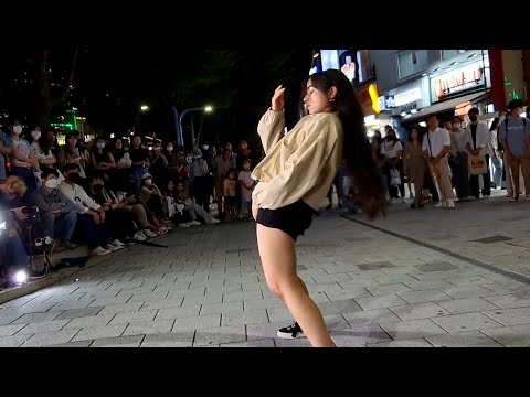 SUNDAY. EFU: JIHYE (FROM SPAIN). CUTE FASCINATING PERFORMANCE. HONGDAE.