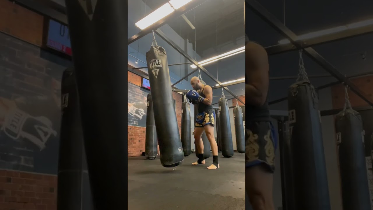Beginner Kickboxing Combo #12. Check Description. #Kickboxing #Shorts