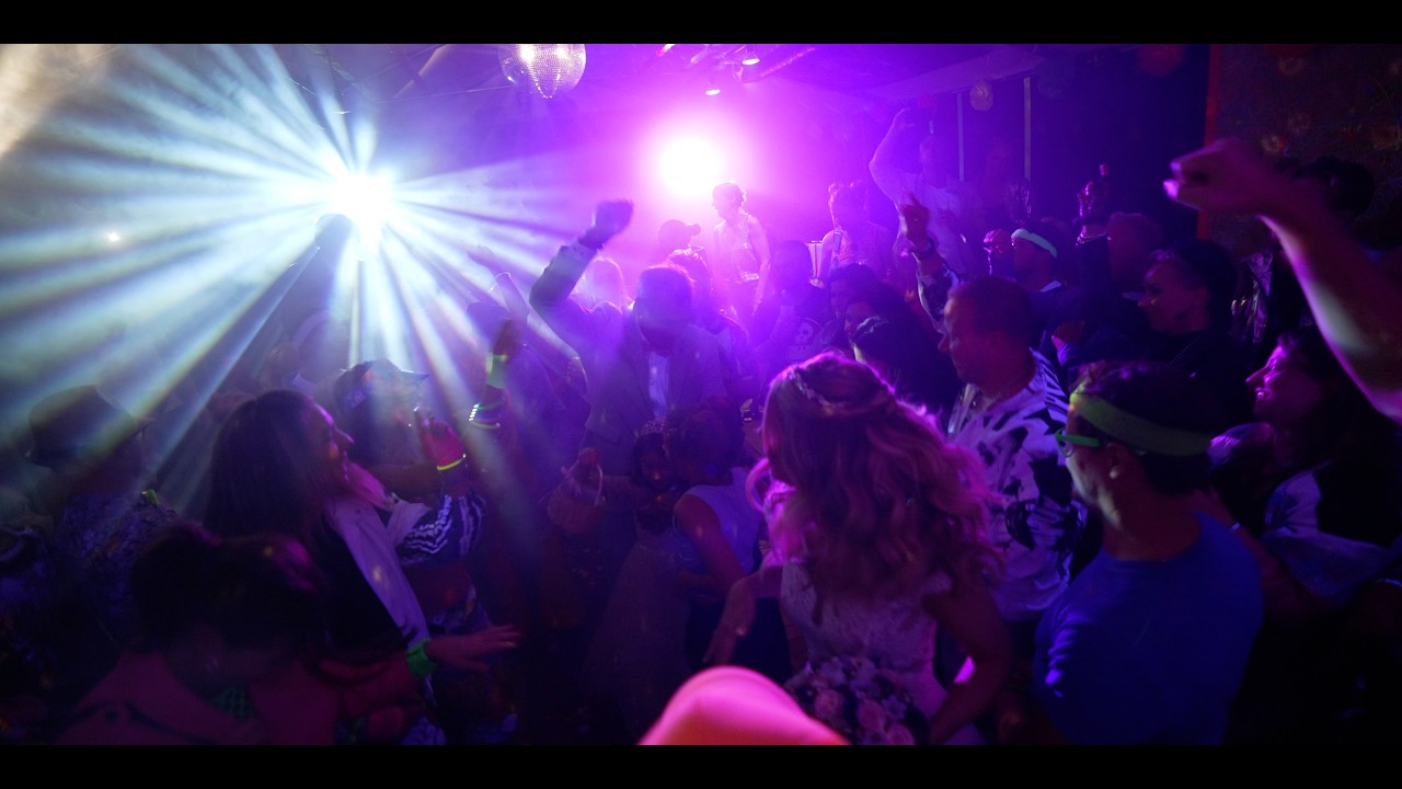 Klik om video te laden en af te spelen