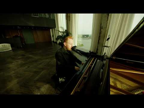 Gavin James - "Heavy" (live @ A'DAM Loft Amsterdam)