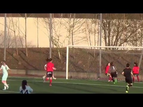 Jugada de Uxue - www.ligasfutbolfemenino.com