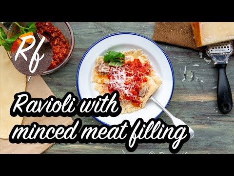 Homemade raviolis filled with minced meat ragu Bolognese-style served with parmesan cheese, tomatosauce and basil. >