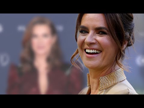 Katarina Witt - XXL-Ausschnitt und schmale Taille: Dieser Look raubt uns den Atem