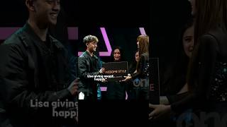 Download lagu Lisa's fanboy is crazy 😜 #blackpink #blinks mp3