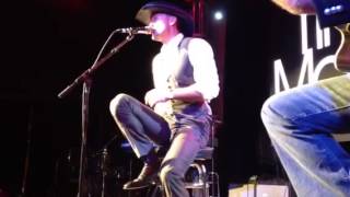 Tim McGraw Performs 'BBQ Stain' in Nashville