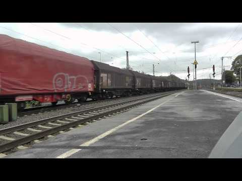 BR 185 with a sliding door wagon freight train with 80 km / h in Brackwede
