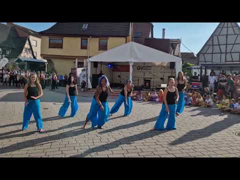 TSV Kürnbach Tanzgruppe Femmes Fatales bei der Eröffnung des Kürnbacher Strassenfestes 2023