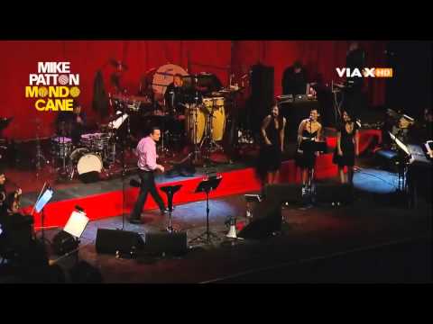 Mike Patton (Mondo Cane) - Urlo Negro - live in Chile 2011 HD