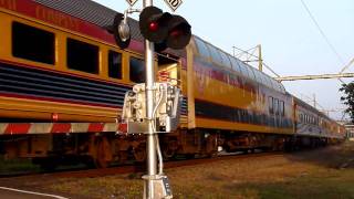 preview picture of video 'Panama Canal Railway passenger train near Gamboa'