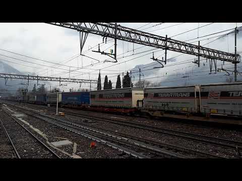 IL SALUTO CON LA BITONALE DELLA DOPPIA DI E.189 M.R.C.E CON MERCI A PERI (VR) 17 - 3 - 2018