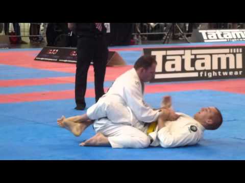 Dominik Debiec vs James Nardone - BJJ British Open 2014 - Brown Adult - Middle