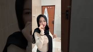 Download lagu #ukhty#jilboobs#pemersatubangsa#fyp#hijabers#jilbabketat#outfitideas#hijabstyle#outfit#fakebodyy mp3