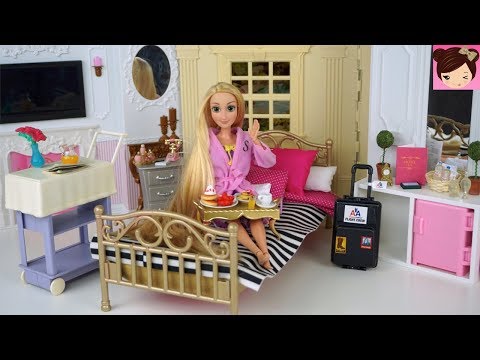 Barbie Rapunzel Hotel Room Morning Routine - Room Service Breakfast - Pink Bathroom -