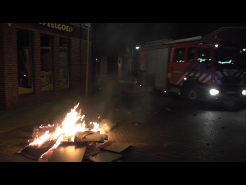 [Eerste brandje 2016] Brandweer Dokkum opgeroepen voor nieuwjaarsbrand Oranjewal Dokkum