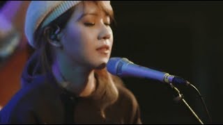 Earth Patravee - มีไว้แค่เป็นของเธอเท่านั้น  Trio Version (YouTube Music Sessions)