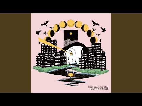 吊り下げられたプールがイタリアの山々の風景に溢れるプステリア渓谷