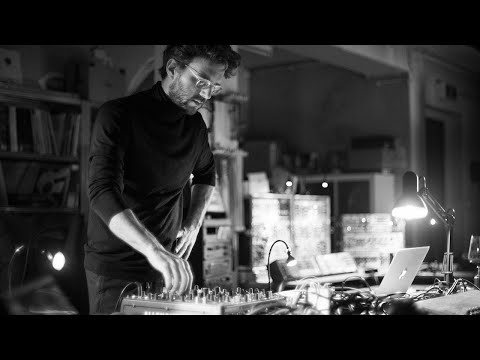 SHS 4 Conforce x Speedy J live