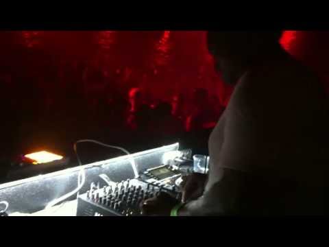 Kevin Saunderson plays Zebroo Anthem (John Norman Rmx) @ DC10, Ibiza - 05-08-2013