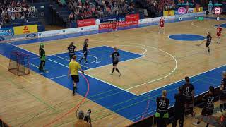 Unihockey-Meisterschaft bei den Damen: MFBC Grimma gewinnt gegen Weißenfels mit 5:4 in der Verlängerung und sichert sich den Titel.
