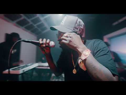 Starboi3 - Love dat (Live Performance)