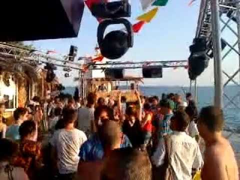 Unabombers play Hang Together (Keep Schtum Re Edit) at Electric Elephant  2011