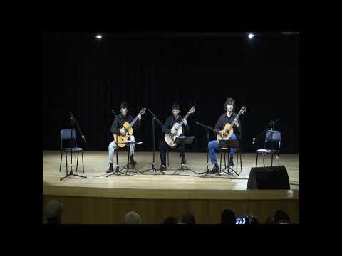 TRÍO TIMBÓ  --  Chovendo na roseira / Tom Jobim