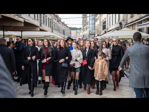 Badnjak u Dubrovniku uz tradicionalnu kolendu