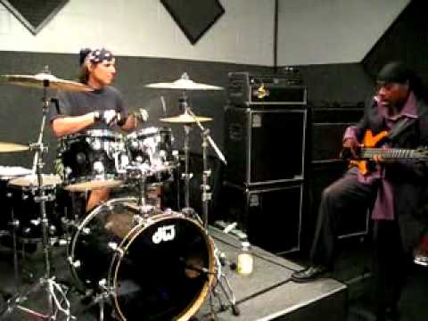 Deon Estus bass solo/Michael Licata on drums (6.12.10) Los Angeles, CA