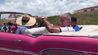 Paseo en Auto Antiguo en la Habana